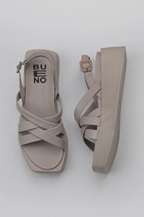 Bueno Shoes Gri Deri Kadın Dolgu Topuklu Sandalet 01wy5904