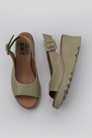 Bueno Shoes Haki Deri Kadın Dolgu Topuklu Sandalet 01wy8600