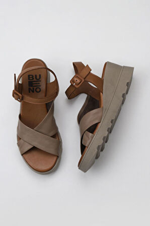 Bueno Shoes Gri Kahve Deri Kadın Dolgu Topuklu Sandalet 01wy8601
