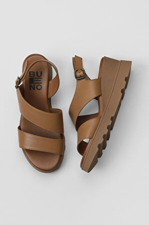 Bueno Shoes Taba Deri Kadın Dolgu Topuklu Sandalet 01wy8602