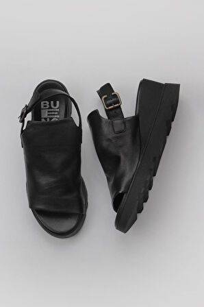 Bueno Shoes Siyah Deri Kadın Dolgu Topuklu Sandalet 01wy8603