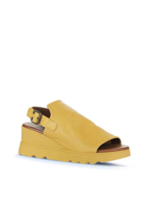 Bueno Shoes Sarı Deri Kadın Dolgu Topuklu Sandalet 01wy8603