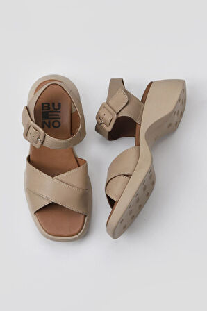Bueno Shoes Vizon Deri Kadın Dolgu Topuklu Sandalet 01wy9303