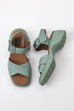 Bueno Shoes Yeşil Açık Deri Kadın Dolgu Topuklu Sandalet 01wy9303
