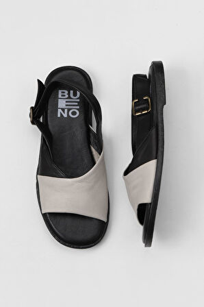 Bueno Shoes Ekru Siyah Deri Kadın Düz Sandalet 01wy2015