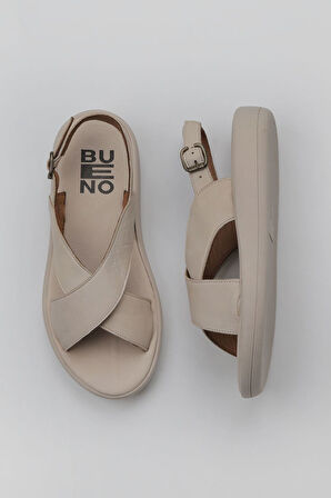 Bueno Shoes Krem Deri Kadın Dolgu Topuklu Sandalet 01wy2302