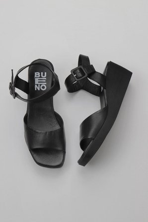 Bueno Shoes Siyah Deri Kadın Dolgu Topuklu Sandalet 01wy2400