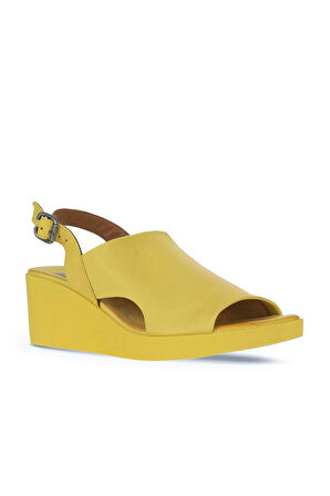 Bueno Shoes Sarı Deri Kadın Dolgu Topuklu Sandalet 01wy2407