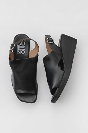 Bueno Shoes Siyah Deri Kadın Dolgu Topuklu Sandalet 01wy2407