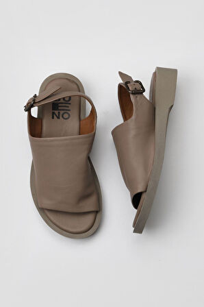 Bueno Shoes Gri Deri Kadın Düz Sandalet 01wy2917