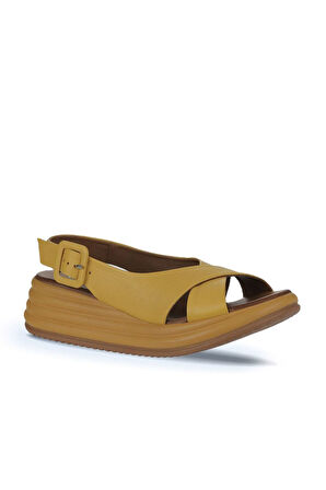 Bueno Shoes Sarı Deri Kadın Dolgu Topuklu Sandalet 01wy5701