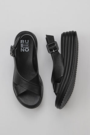 Bueno Shoes Siyah Deri Kadın Dolgu Topuklu Sandalet 01wy5701