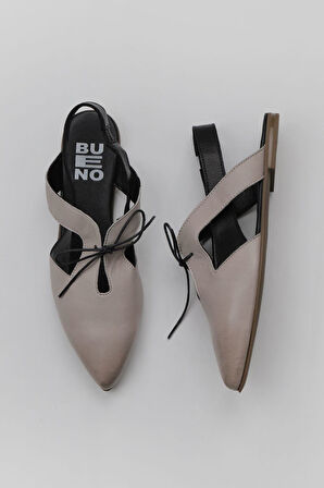 Bueno Shoes Gri Siyah Deri Kadın Düz Sandalet 01wy1803