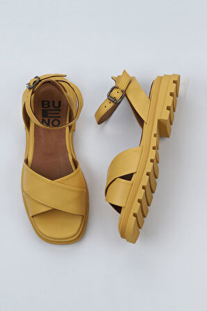Bueno Shoes Sarı Deri Kadın Dolgu Topuklu Sandalet 01wy5508