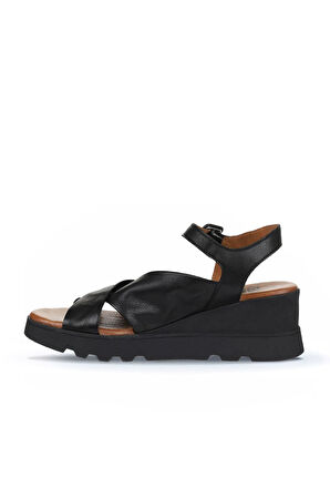 Bueno Shoes Siyah Deri Kadın Dolgu Topuklu Sandalet 01wy8601