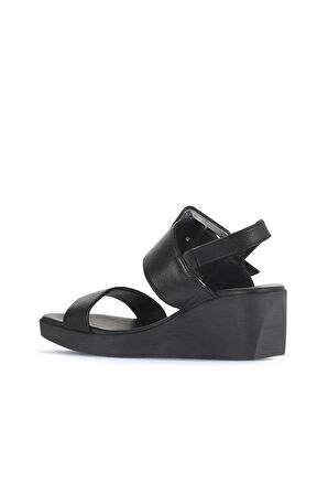 Bueno Shoes Siyah Deri Kadın Dolgu Topuklu Sandalet 01wa0400