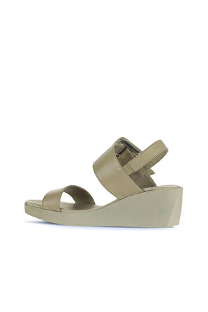 Bueno Shoes Haki Deri Kadın Dolgu Topuklu Sandalet 01wa0400