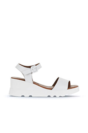 Bueno Shoes Beyaz Deri Kadın Dolgu Topuklu Sandalet 01wa0507