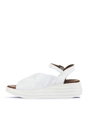 Bueno Shoes Beyaz Deri Kadın Dolgu Topuklu Sandalet 01wa2402