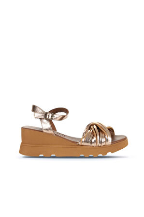 Bueno Shoes Altın Açık Parlak Deri Kadın Dolgu Topuklu Sandalet 01wy8609