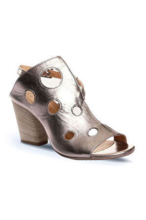 Bueno Shoes Vizon Parlak Deri Kadın Topuklu Sandalet 01wl3704