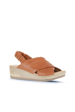 Bueno Shoes Taba Koyu Deri Kadın Dolgu Topuklu Sandalet 01wu5700