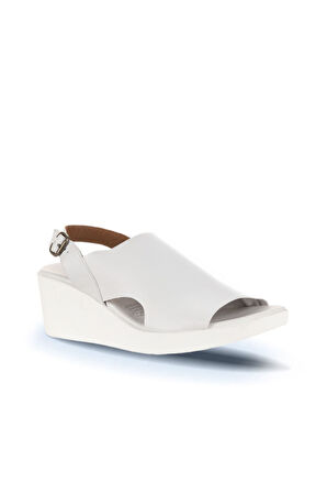 Bueno Shoes Beyaz Kırık Deri Kadın Dolgu Topuklu Sandalet 01wy2407