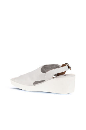 Bueno Shoes Beyaz Kırık Deri Kadın Dolgu Topuklu Sandalet 01wy2407