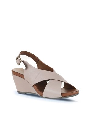 Bueno Shoes Gri Deri Kadın Dolgu Topuklu Sandalet 01wj1501