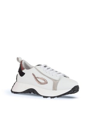 Bueno Shoes Beyaz Bej Deri-süet Kadın Spor Ayakkabı 01wa8601