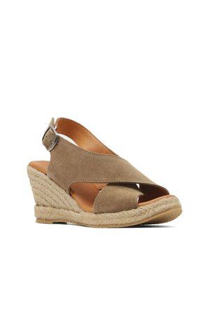 Bueno Shoes Naturel Süet Kadın Dolgu Topuklu Sandalet 14ws7208