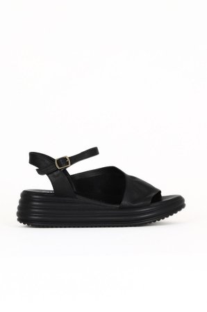 Bueno Shoes Siyah Deri Kadın Dolgu Topuklu Sandalet 01wa2402
