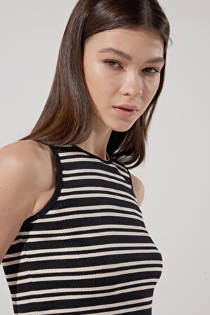 Slim Fit Dar Kesim Bisiklet Yaka Kolsuz Crop Siyah Çizgili Esnek Tişört