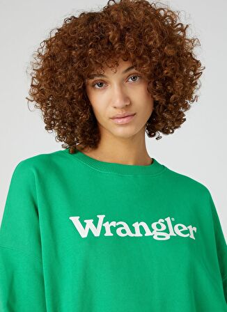 Berrak Tüzünataç X Wrangler  Bisiklet Yaka Uzun Kol  Oversize Açık Yeşil Sweatshirt W6V0I4G45