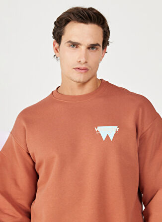 Wrangler Bisiklet Yaka Kahve Erkek Sweatshırt W232243219 Oversize Sweatshirt