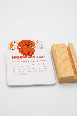 Ahşap Standlı Özel Kesim Neşeli Corgi Tasarımlı 2027 Masaüstü Takvimi 8,5x12 Cm - Sevimli Yeni Yıl Hediyesi Çok Renkli