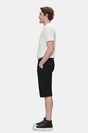 BLEWIN Siyah Kargo Cepli Gabardin Nakışlı Standard Fit Erkek Şort