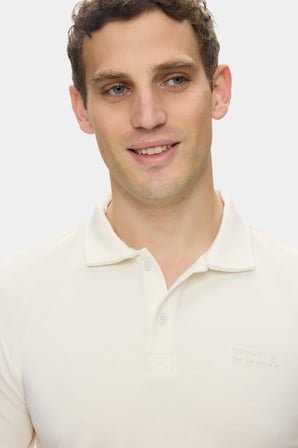 OSCAR Beyaz Polo Yaka Gofre Baskılı Yumuşak Dokulu Modal Kumaş Standard Fit Erkek Tshirt