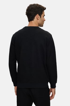 LUCA Siyah Bisiklet Yaka Krinkıl Hafif Kumaş Metal Logolu Standard Fit Erkek Sweatshirt