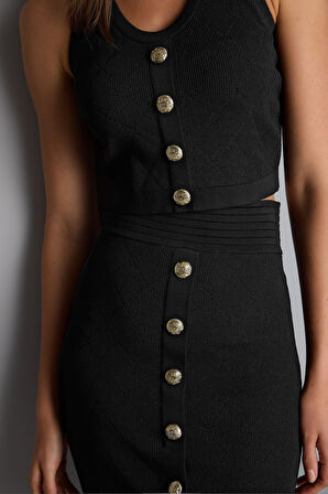 Süs Düğme Detaylı Siyah Triko Crop Top