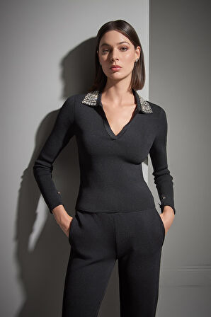 Yakası Taşlı Siyah Triko Kazak