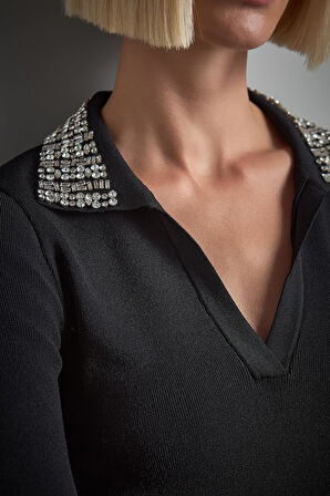 Yakası Taşlı Siyah Triko Kazak