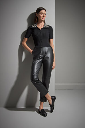 Yakası İnci Baskılı Çıtçıtlı Siyah Triko Hırka