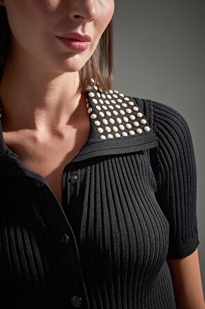 Yakası İnci Baskılı Çıtçıtlı Siyah Triko Hırka