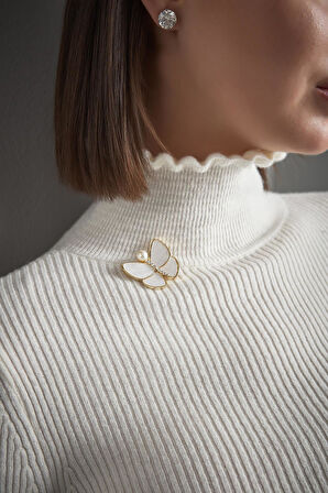 Dik Yaka Kelebek Broş Detaylı Triko Kazak