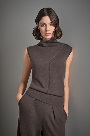 Örgü Detaylı Kolsuz Kahverengi Triko Bluz