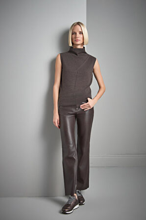 Örgü Detaylı Kolsuz Kahverengi Triko Bluz