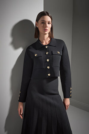 Gold Düğme Detaylı Cepli Siyah Triko Ceket