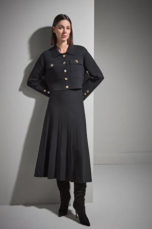 Gold Düğme Detaylı Cepli Siyah Triko Ceket