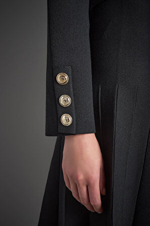 Gold Düğme Detaylı Cepli Siyah Triko Ceket